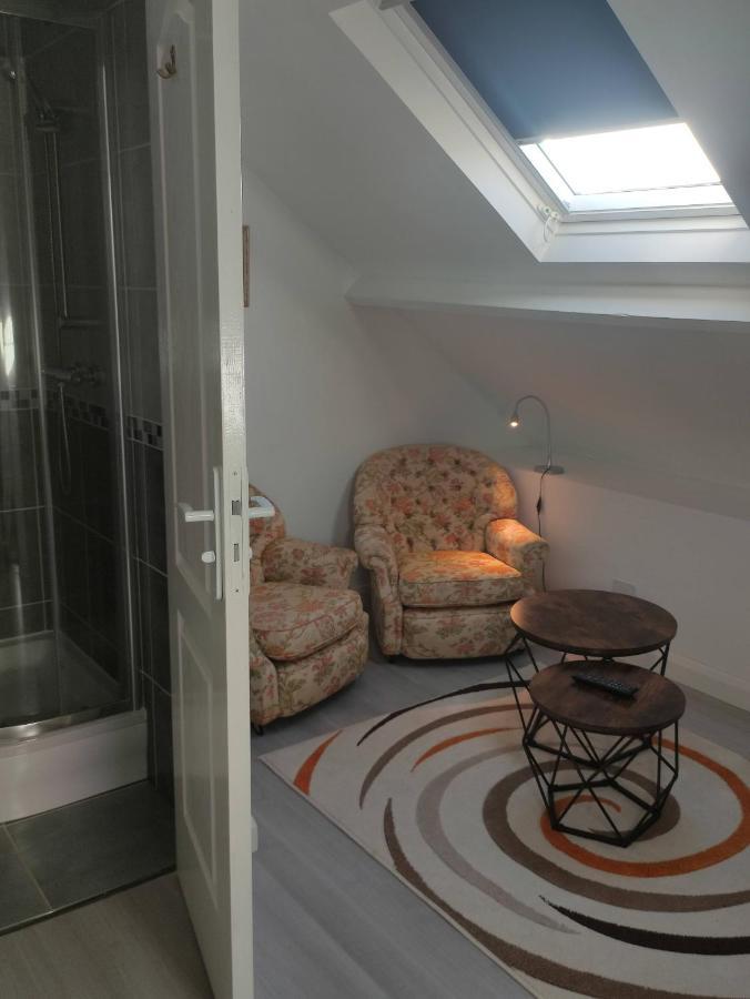 Le Jardin B&B Isigny-le-Buat エクステリア 写真