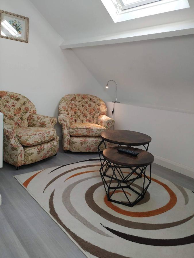 Le Jardin B&B Isigny-le-Buat エクステリア 写真