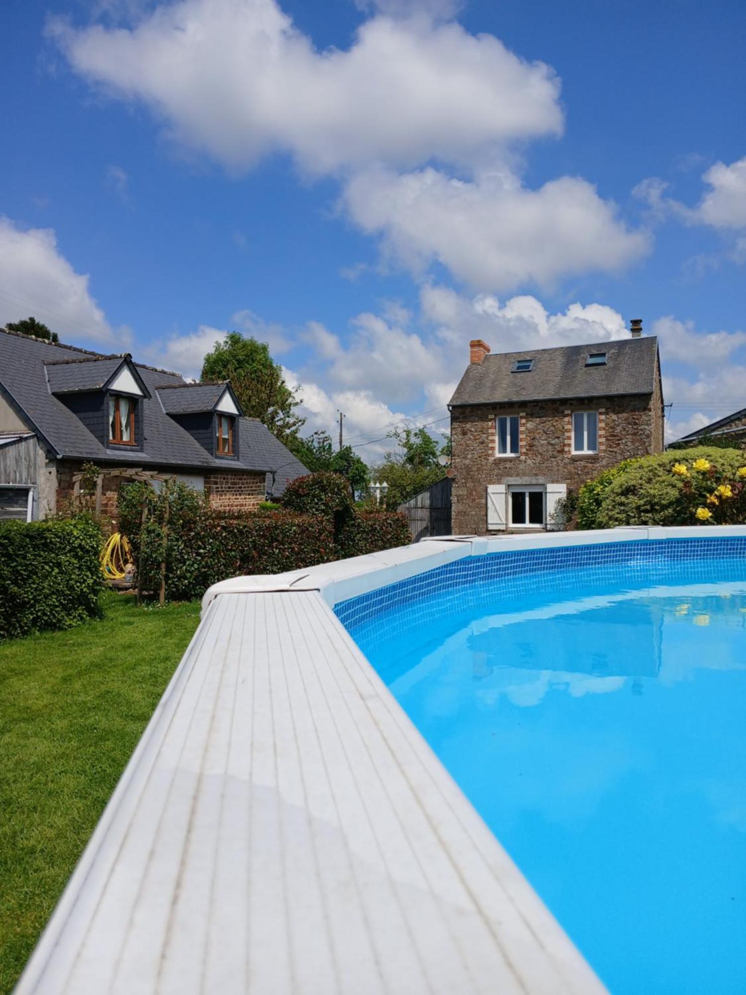 Le Jardin B&B Isigny-le-Buat エクステリア 写真