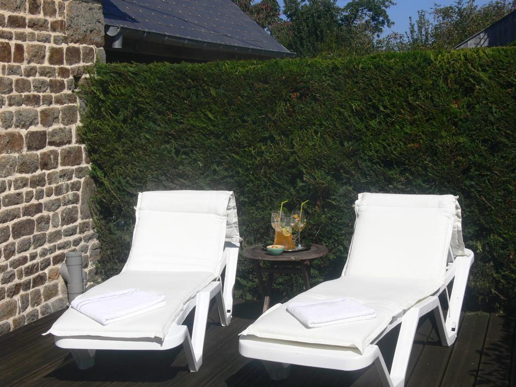 Le Jardin B&B Isigny-le-Buat エクステリア 写真
