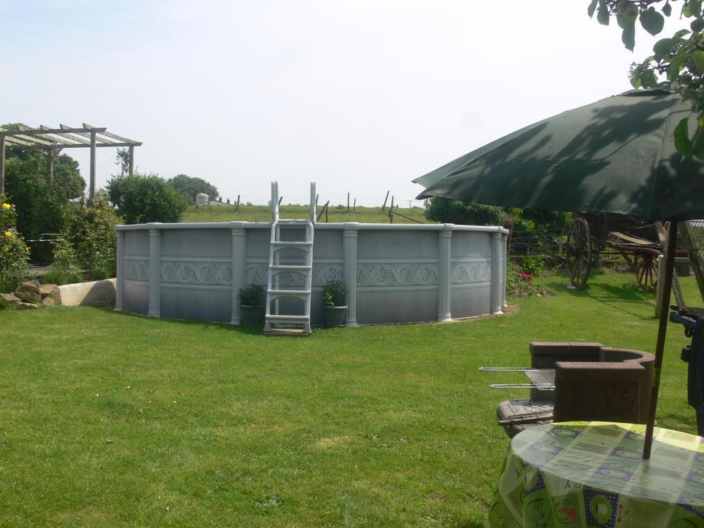 Le Jardin B&B Isigny-le-Buat エクステリア 写真