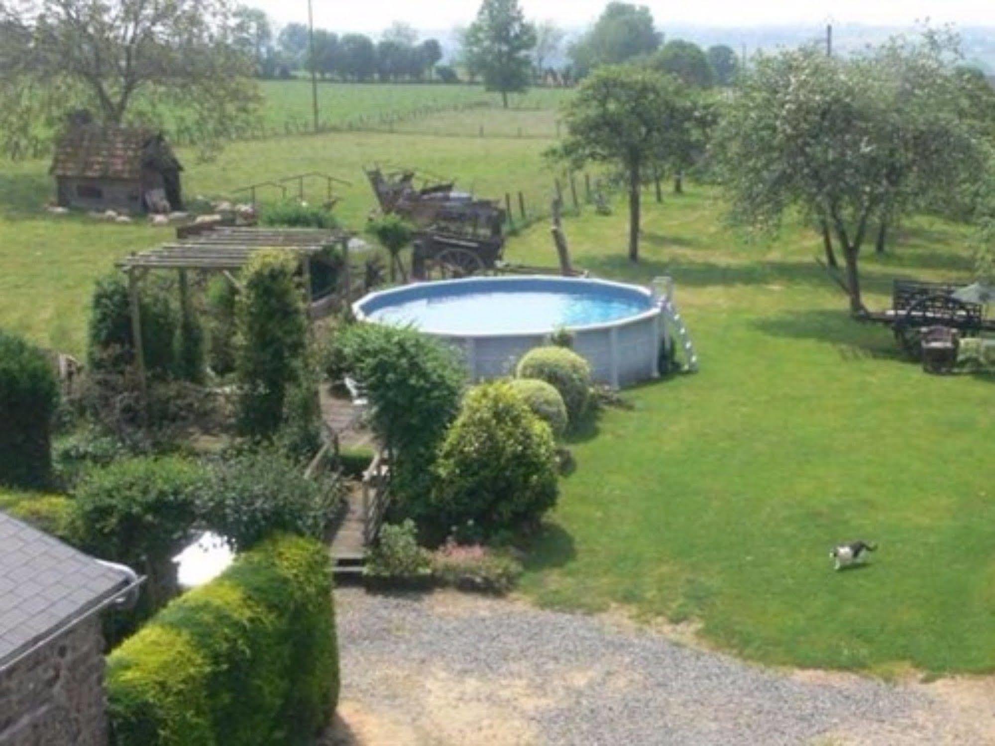 Le Jardin B&B Isigny-le-Buat エクステリア 写真